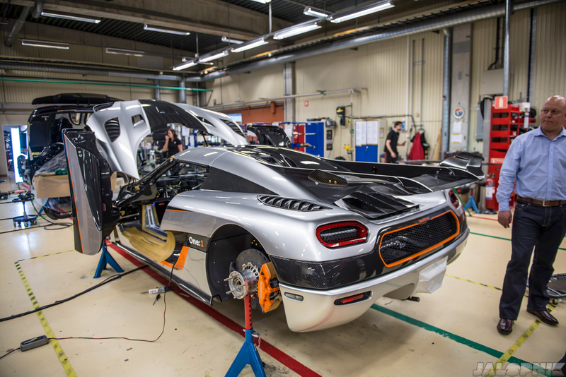 Illustration for article titled This Is The Final Build Process Of The Amazing Koenigsegg One:1